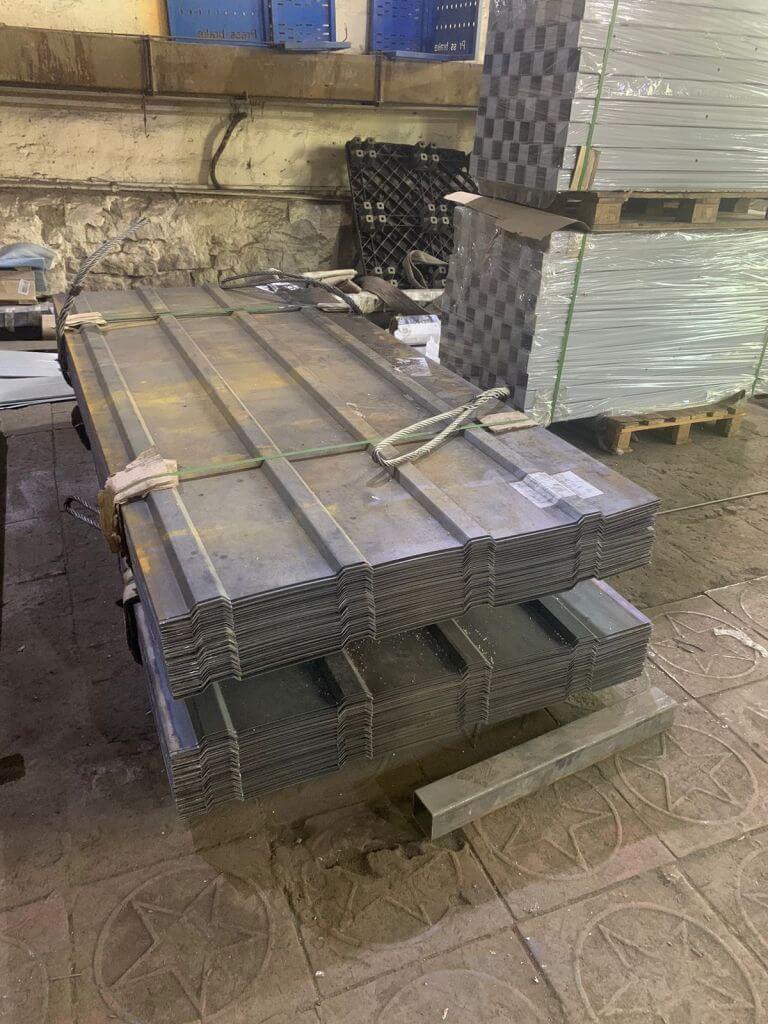 Листы гофрированные для обшивки вагонов, трехцветные фото 1