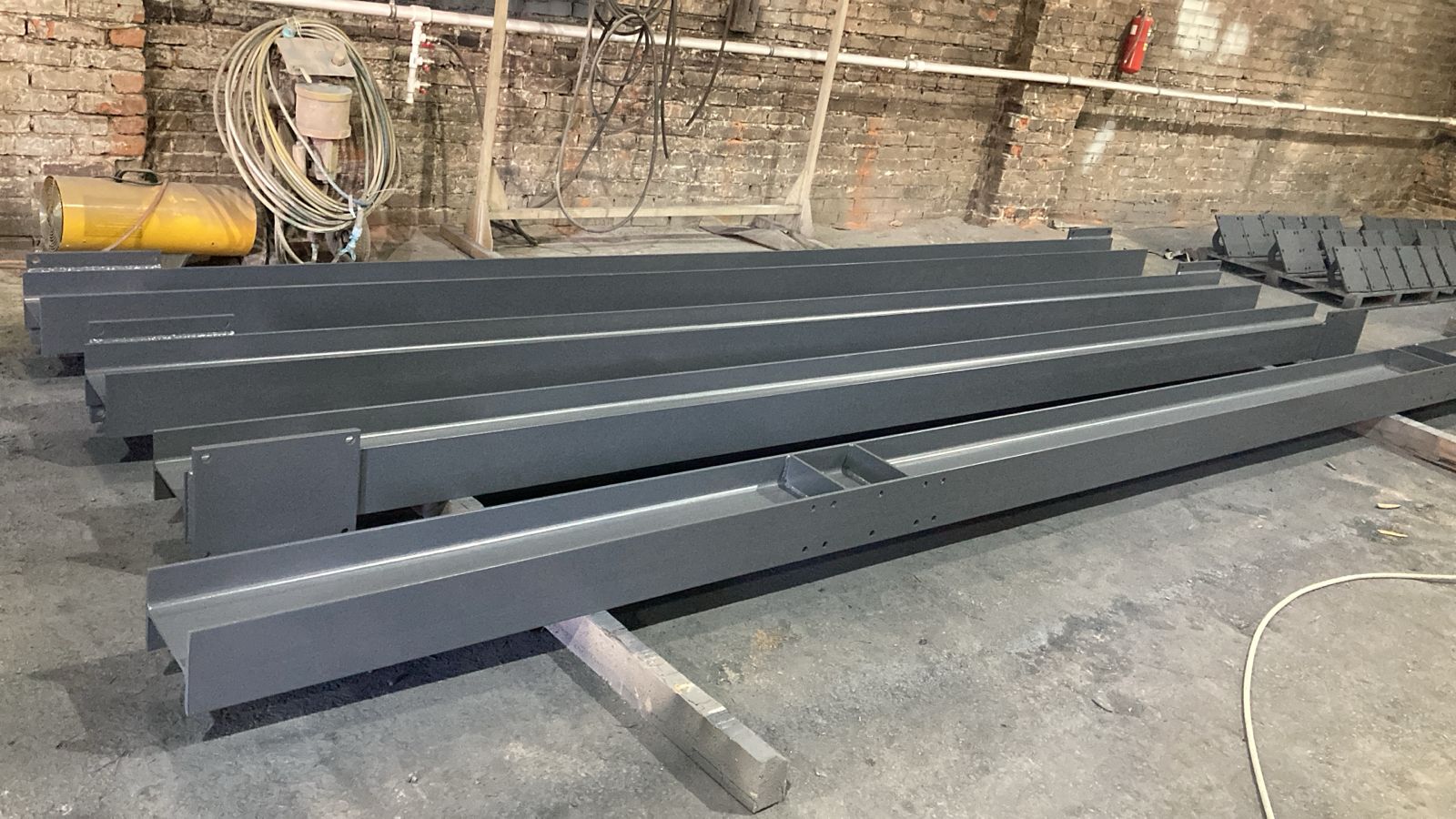 Металлические балки фото 1